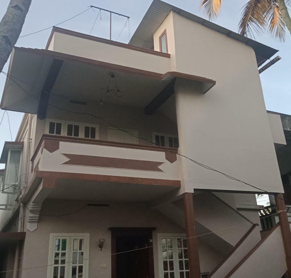 Frangipani Holiday Home Fort Kochi Bagian luar foto